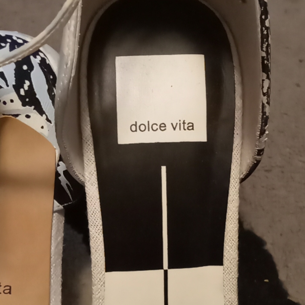 Shoes - Picture 4 of 5